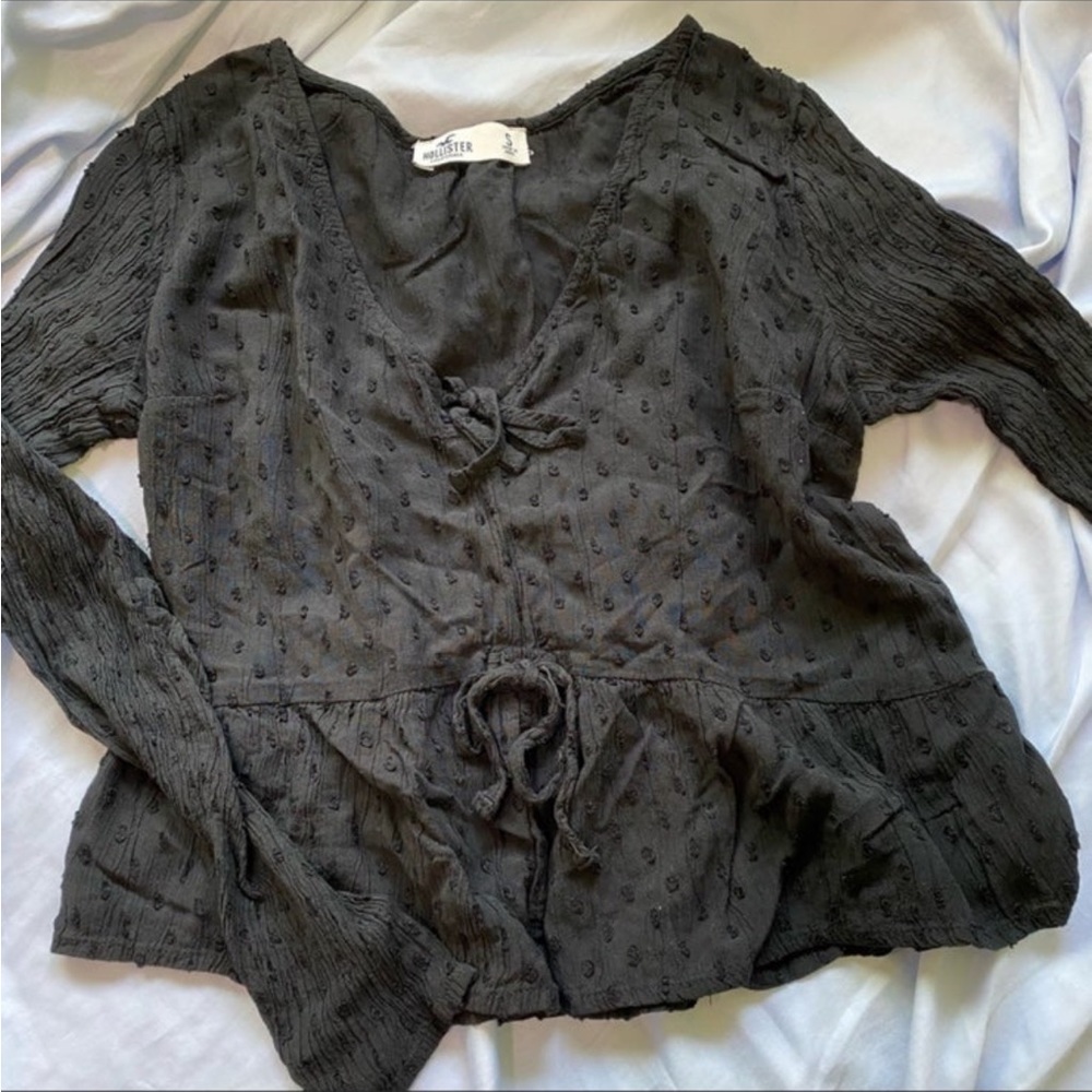 HOLLISTER Polka Dot Tie Front Long Sleeves Blouse size Small